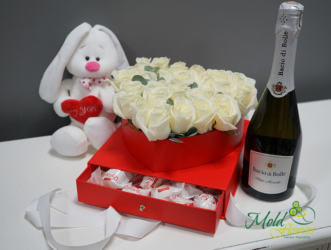 Набор из коробка "White heart", зайчик кроха с сердцем, шампанское Bacio di Bolle Фото